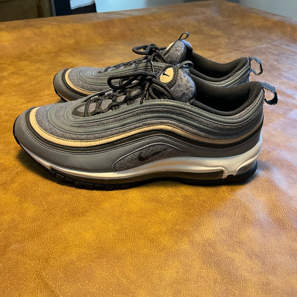 2017 Air Max 97 Premium 'Cool Grey
Mushroom' size 11.5 - Picture 3 of 10